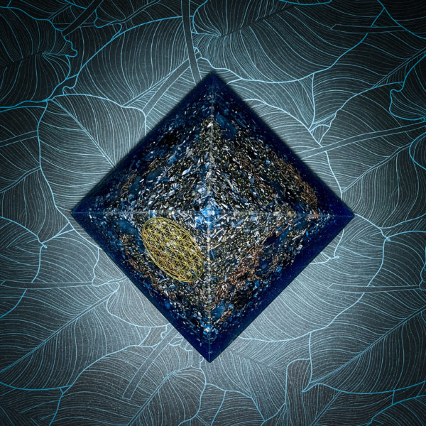 Orgonite Pyramide Bleu Fleur de vie dorée - Protection - Méditation - Bien être