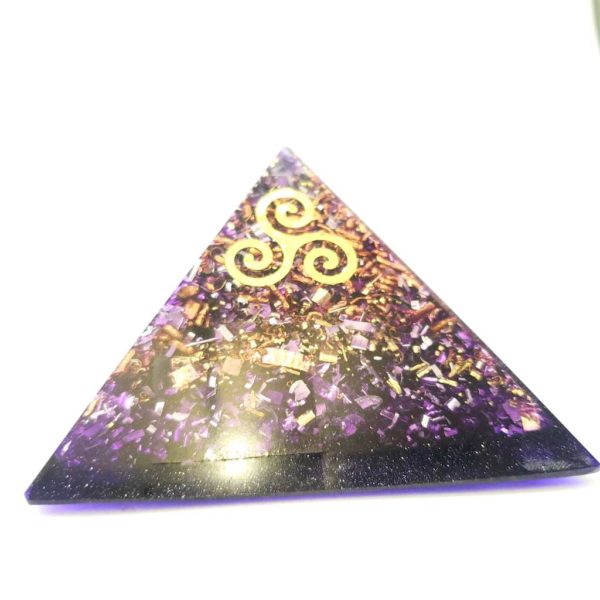 Orgonite Pyramide TRISKEL - Protection - Bien-être