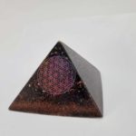 Orgonite Pyramide Noire-  Fleur de vie VIOLETTE